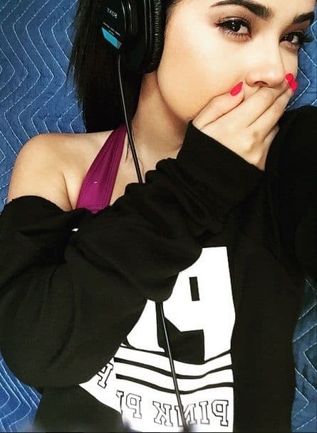 Esta vez Becky G consiguió otra nominación a Premios Juventud por eso está muy sorprendida y espera tu voto.