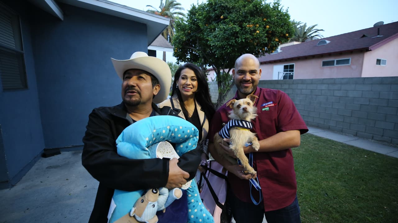 El Bueno, La Mala y El Feo llegaron hasta la puerta de su hogar con la 'Chiquis' en brazos, además de juguetitos y otros accesorios para ella.