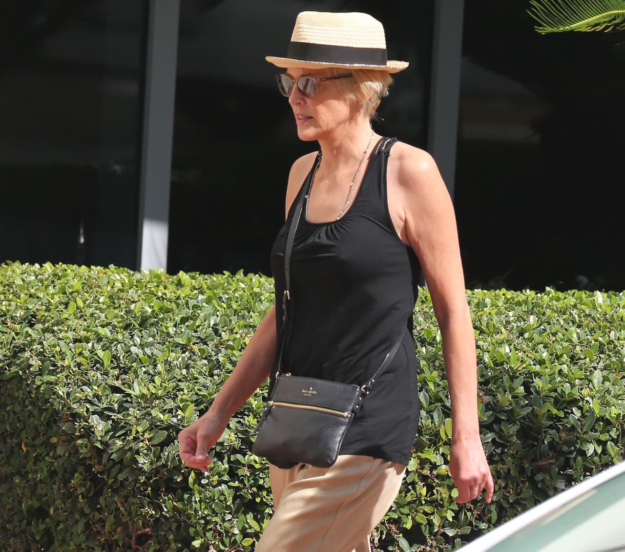 Tal parece que para Sharon ante todo está su propia comodidad.