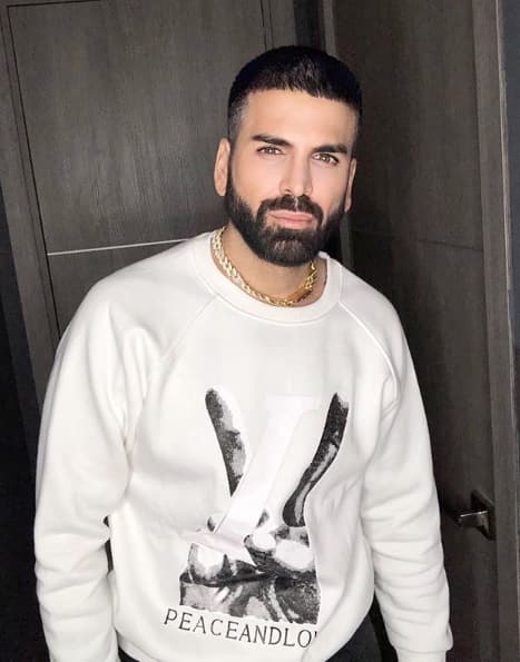 El experto en moda y belleza de Univision publicó este martes 3 de diciembre
<b>una conversación</b> donde su madre le confirma que ya sabe que fue bloqueada.