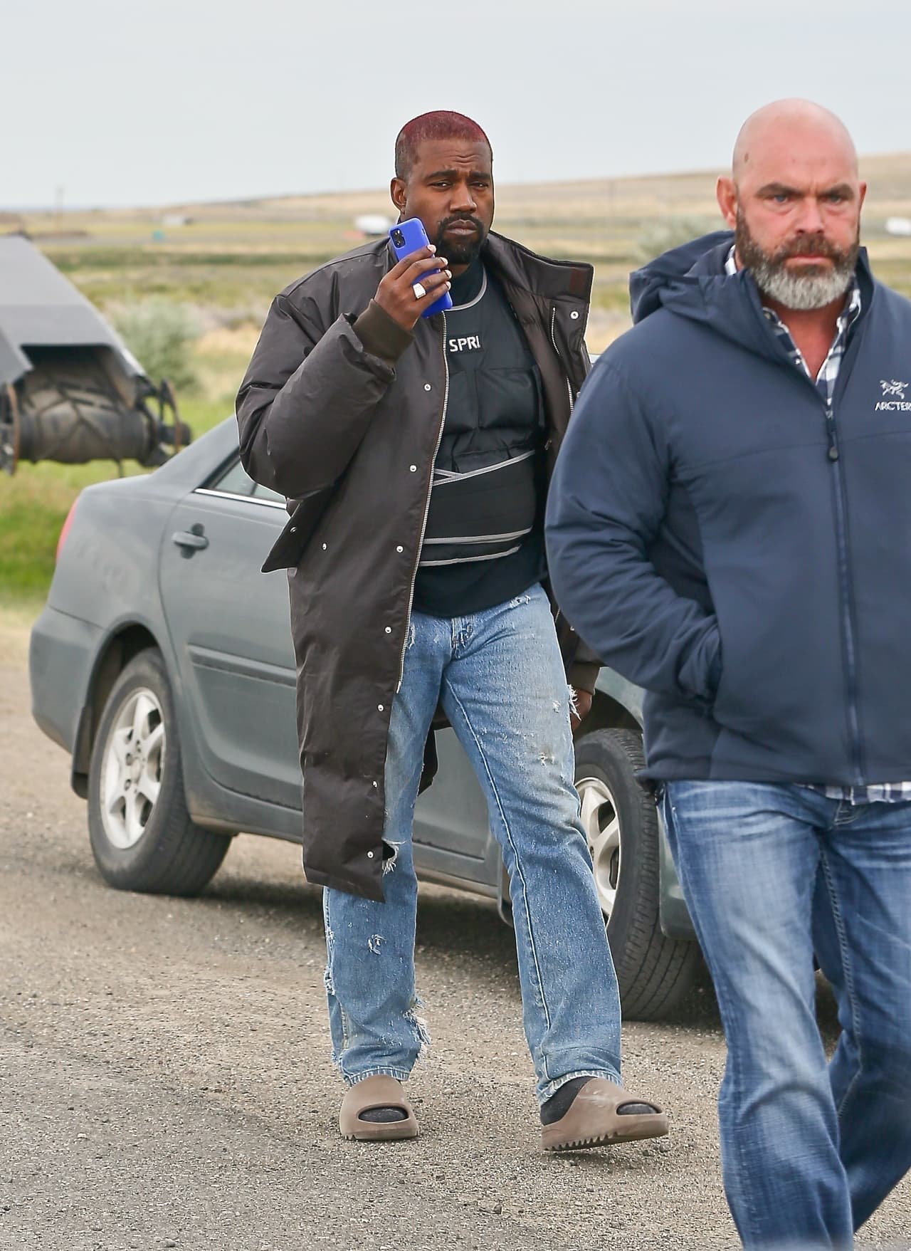 En la última semana, 
<b><a href="https://www.univision.com/famosos/kanye-west-chiquis-y-otros-famosos-que-han-destapado-sus-problemas-de-bipolaridad-depresion-y-salud-mental-fotos" target="_blank">Kanye West</a></b> ha acaparado los titulares de la prensa mundial y este sábado 25 de julio se suscitó un nuevo episodio en esta ola mediática.
<br>