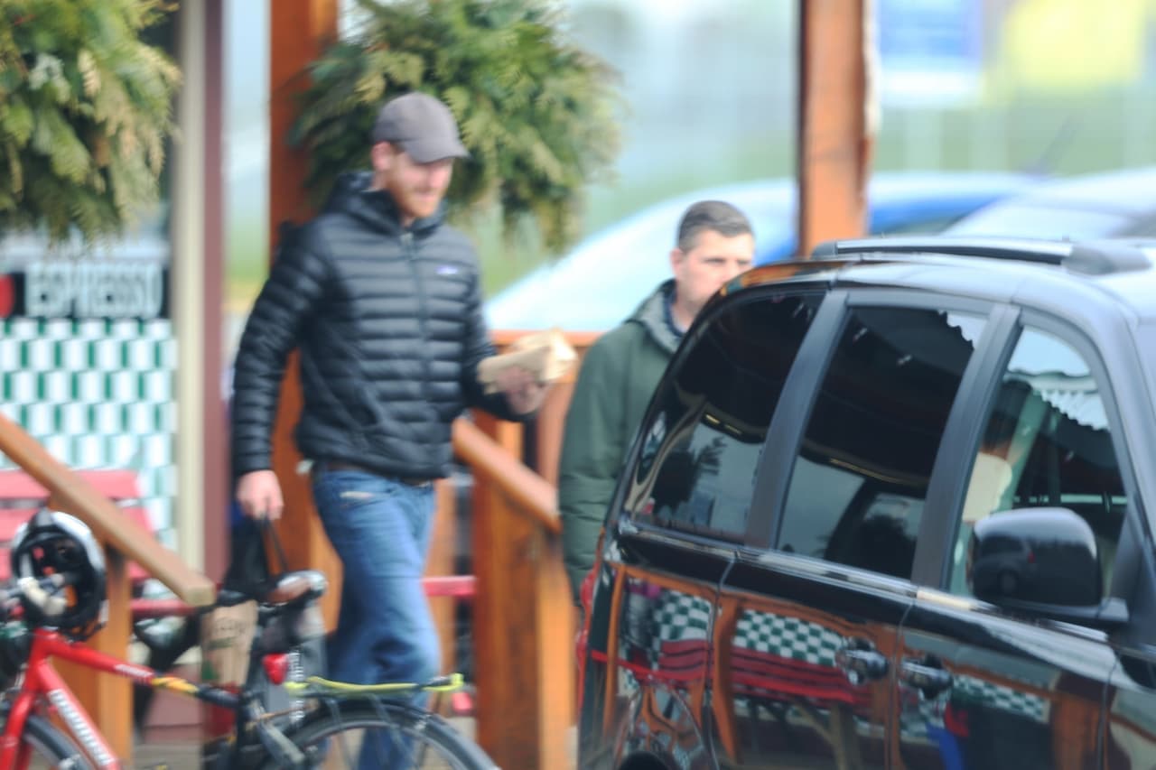 El pasado jueves 27 de febrero el gobierno canadiense confirmó que la seguridad que le ha brindado a la pareja en ese país 
<b><a href="https://www.univision.com/famosos/canada-informa-que-lleva-4-meses-pagando-por-la-seguridad-de-meghan-markle-y-harry-pero-no-lo-haran-mas-fotos" target="_blank">"cesará en las próximas semanas" </a></b>dado que se ha confirmado la fecha de salida del matrimonio como parte de la corona británica. 
<br>