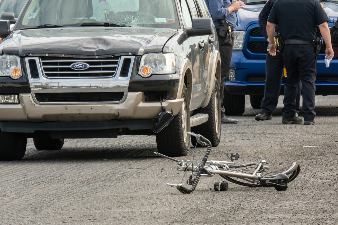 Muere ciclista arrollado en Queens, convirtiéndose en la víctima número 25 este año
