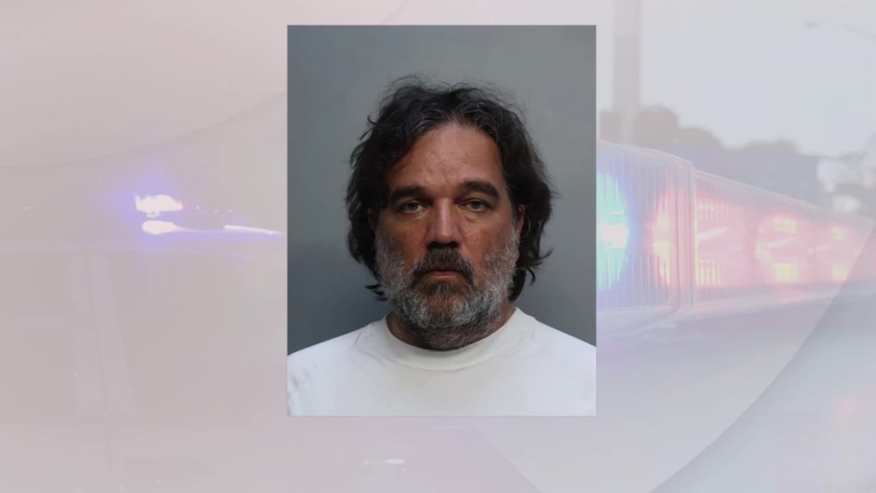 Arrestan a maestro de Miami-Dade acusado de tener relaciones sexuales con una estudiante de 17 años