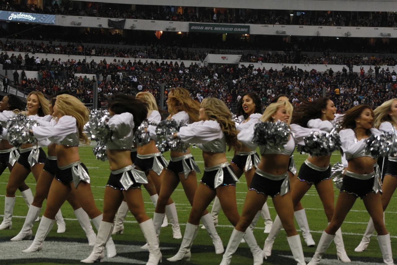 Miles de aficionados y apasionados de la NFL se dieron cita en el estadio Azteca para presenciar el duelo de Monday Night entre Raiders y Texans.