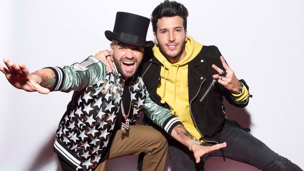 Los dos intérpretes se divirtieron durante la sesión fotográfica.