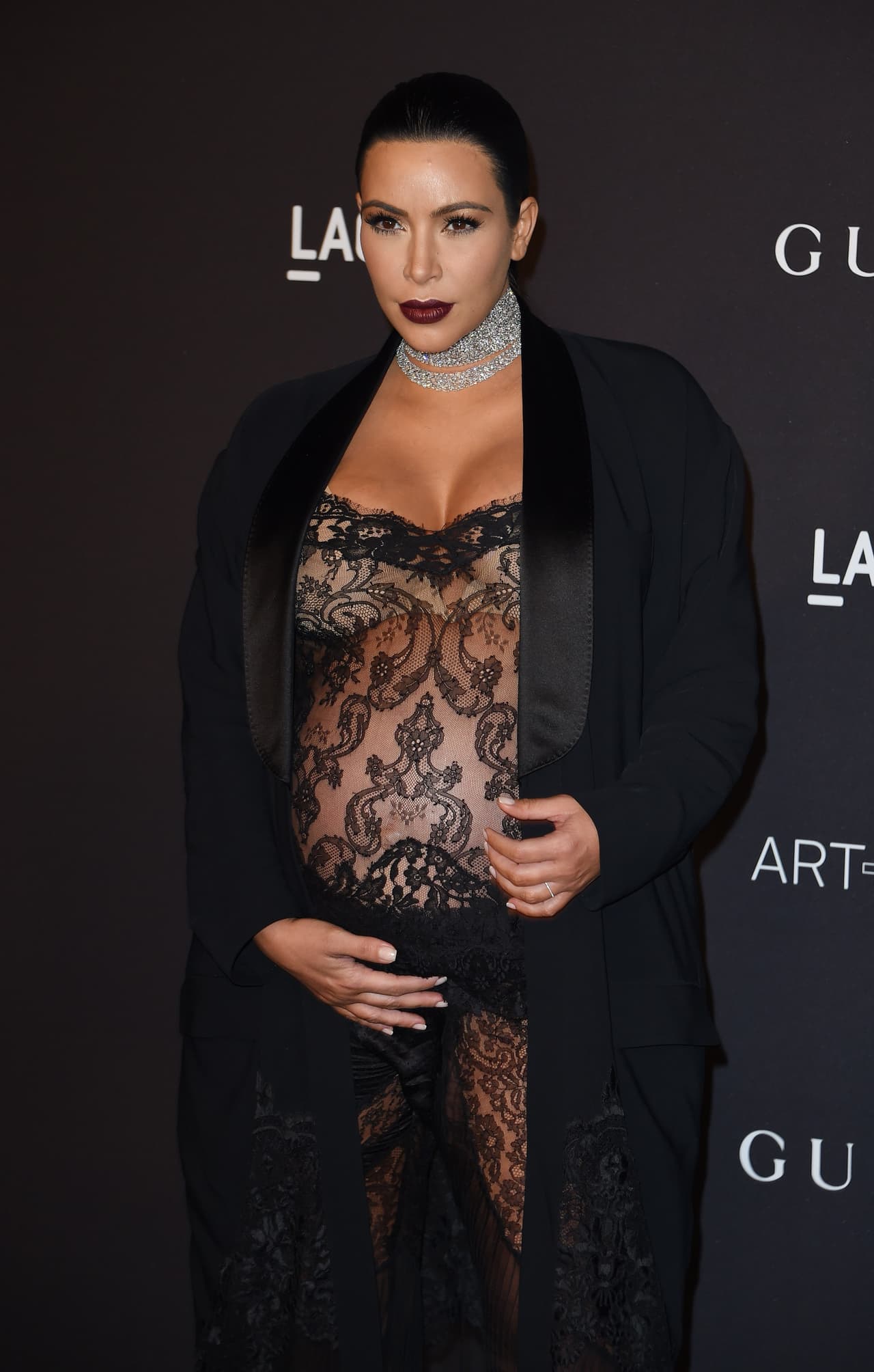 ¿Habrá sido Kanye quien eligió este vestidito para su mujer?