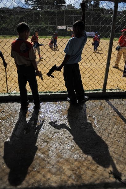 Pedro Luis Benítez, procurador general de justicia del estado central de Morelos, dijo el viernes a una emisora local que la policía detuvo a un menor que supuestamente trabajaba como sicario de un cártel. Las autoridades buscaban a otro adolescente.