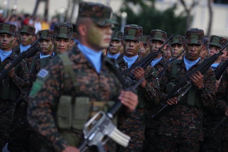 Con este despliegue, suman 7,000 elementos de la Policía Nacional Civil (PNC) y del Ejército concentrados en 22 localidades, con lo que Bukele busca recuperar el control de los territorios y cortar las fuentes de financiación de las pandillas.