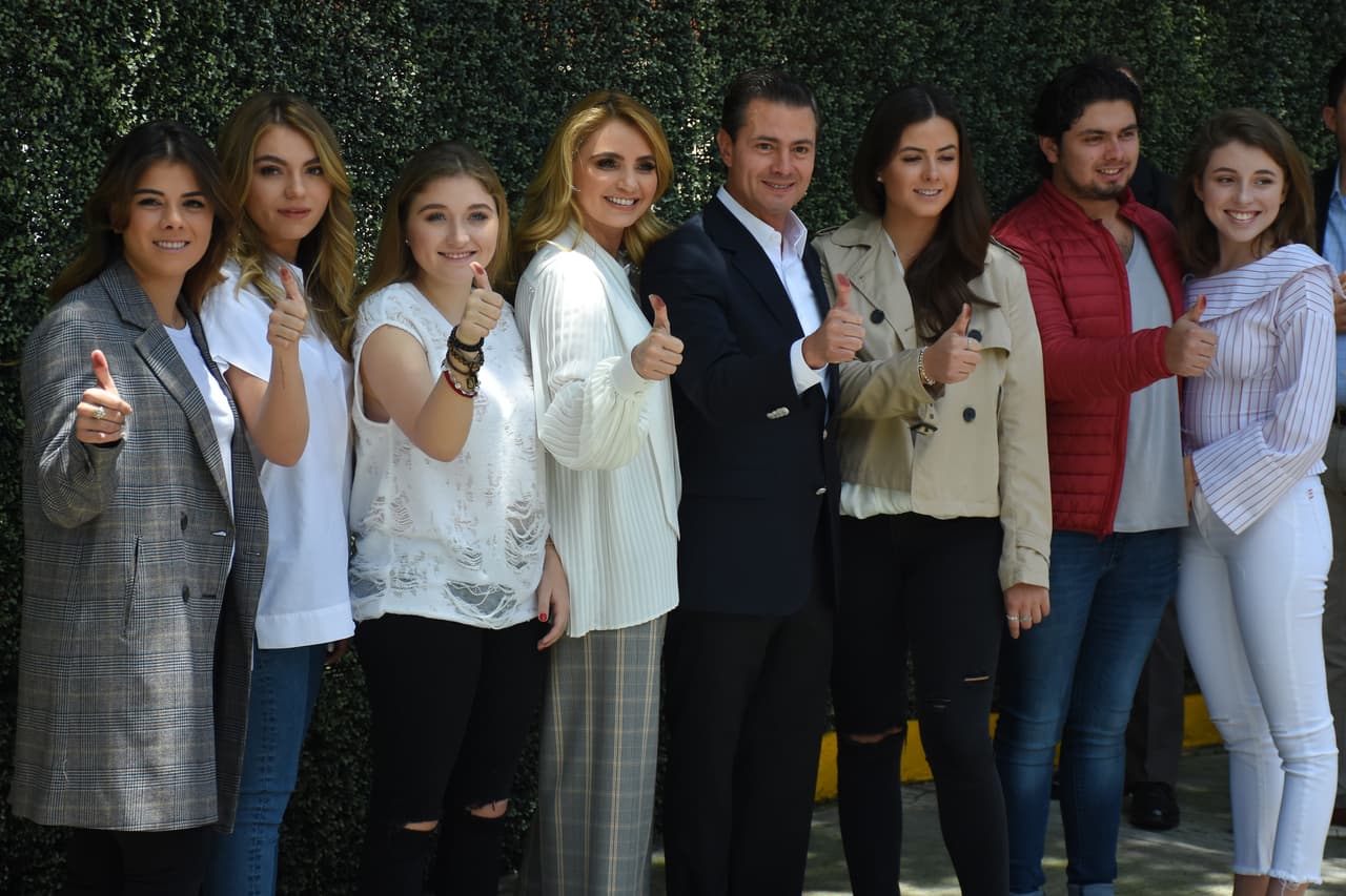 Se dijo agradecido con el exmandatario debido a que en los nueve años de matrimonio que mantuvo con Angélica Rivera, trató a sus hijas como si fueran de él.