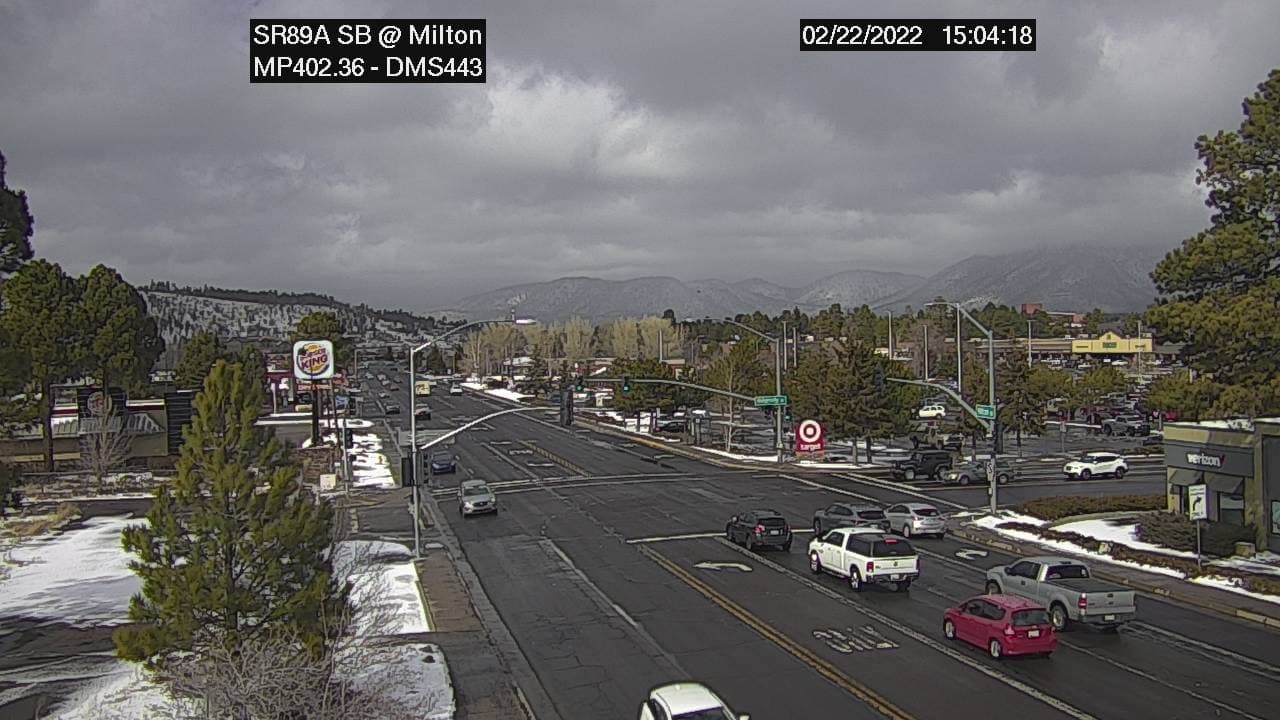 Verifique las condiciones de la carretera llamando al 511 o visitando
<b>az511.gov</b> .