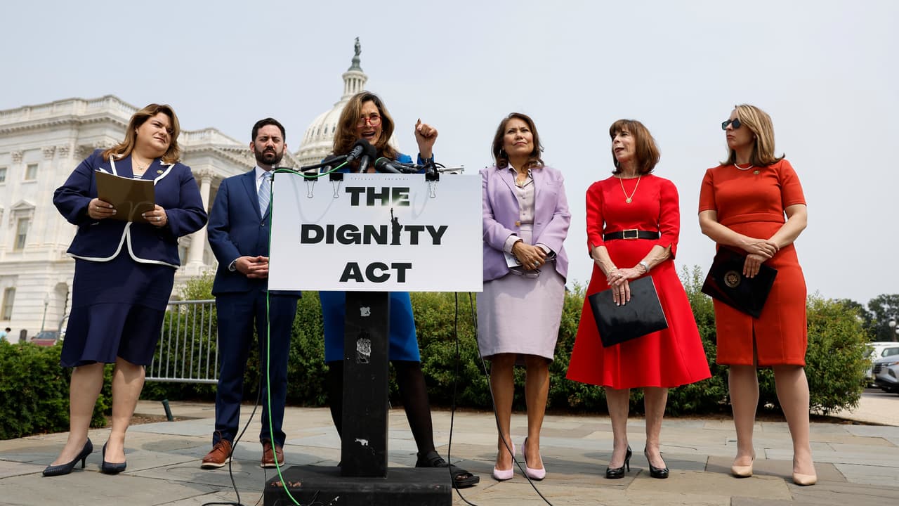 7 claves del plan migratorio bipartidista que incluye un camino a la ciudadanía para algunos indocumentados