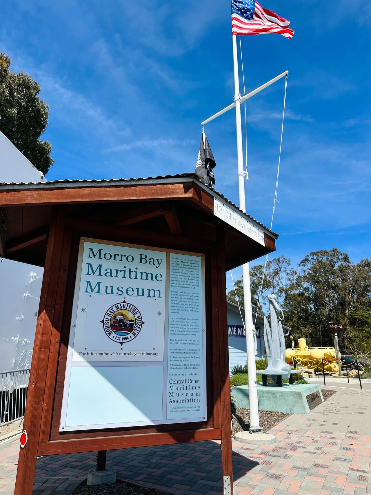 Durante el paseo no debe dejar de visitar el
<b>Museo Marítimo de Morro Bay</b> que fue fundado en 1990. Este museo cuenta con una pequeña flota de botes y barcos. Su misión es proporcionar un lugar educativo de fácil acceso para la ciencia y la tecnología marítimas.
<br>