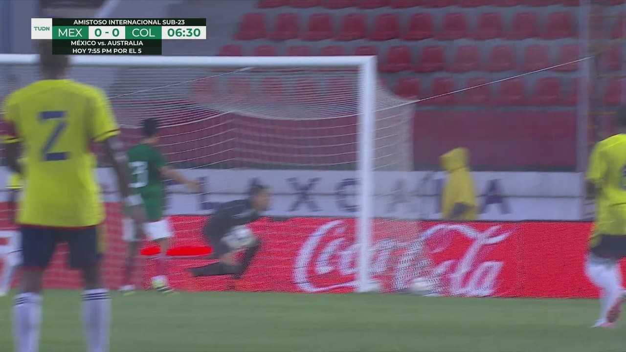 Colombia hace una finta esperando engañar a Fernando Tapia sin éxito