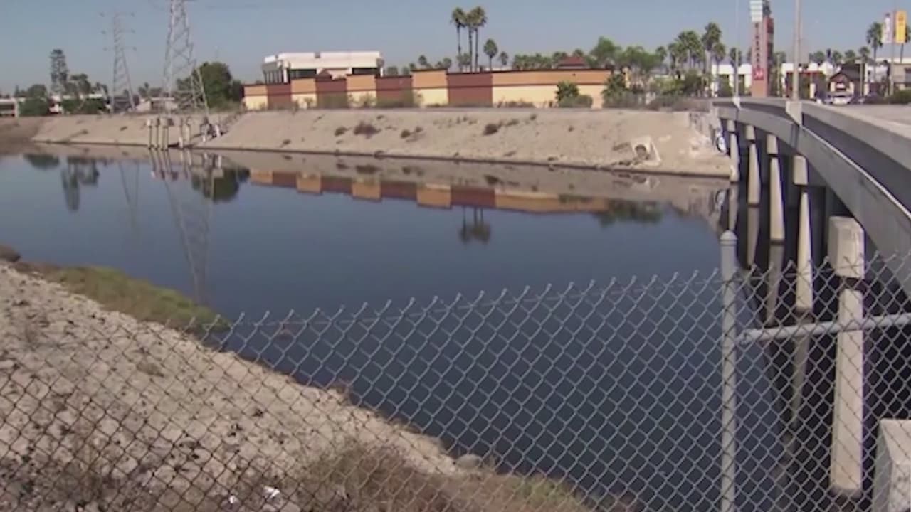 Malos olores del canal Domínguez en Carson se extenderían hasta por cinco días más