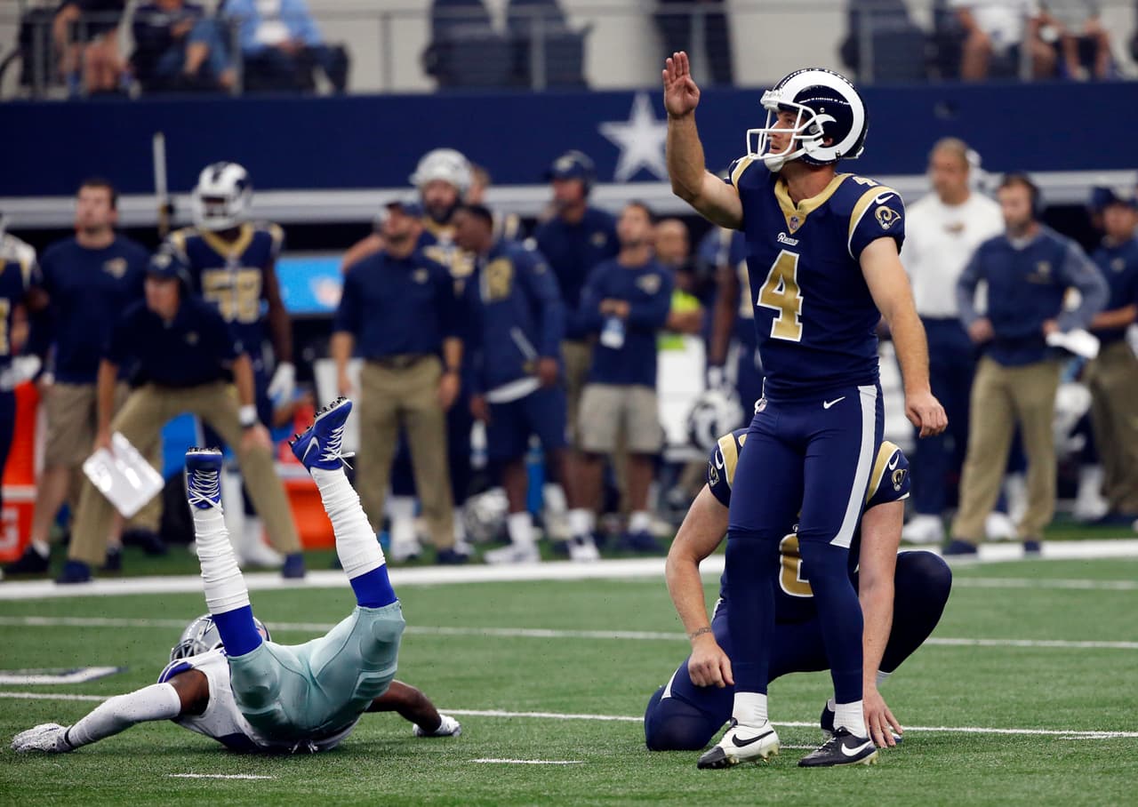 Los Ángeles respondió con un 
<i>drive </i>agresivo donde se metieron al terreno del local con un pase largo de Jared Goff para Higbee, que preparó el escenario para la primera de siete patadas de Zuerlein (esa de 49 yardas) para empatar el juego 3-3.