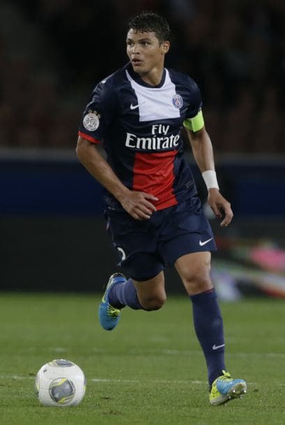 En 2013, el Paris Saint-Germain aceptó que el contrato del defensa brasileño fuera extendido por un año más.