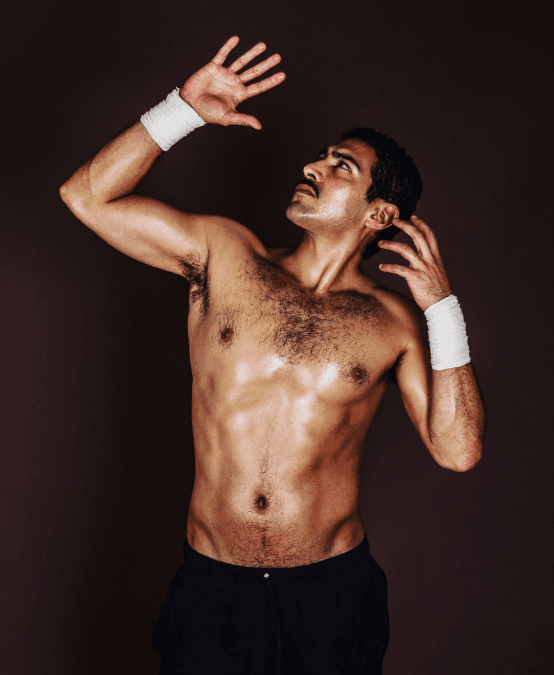 El actor comenzó un arduo trabajo en el gimnasio para tener la condición física de un luchador.