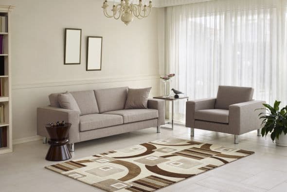 Medidas. ¿Cómo definir el tamaño correcto? René explica que la parte superior de la mesa de centro debe ser de la misma altura, o ligeramente inferior, que la parte superior del asiento de tu sofá y, a la vez, la mesa debe coincidir con 2/3 del ancho del sillón.