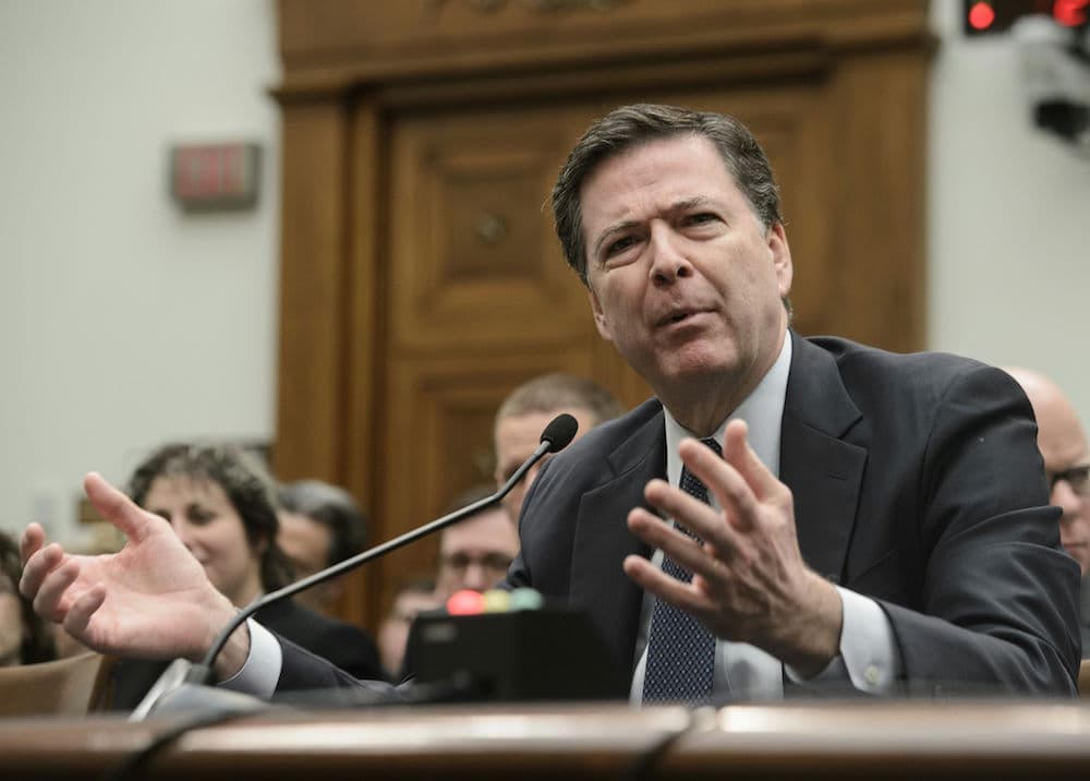 James Comey, director del FBI, defiende el desbloqueo del iPhone