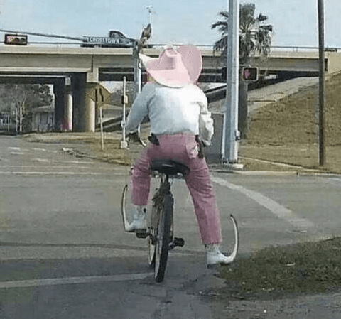 El quinceañero es el 26 de diciembre, pero si vas en bici y con esas botas, tienes que salir ya.