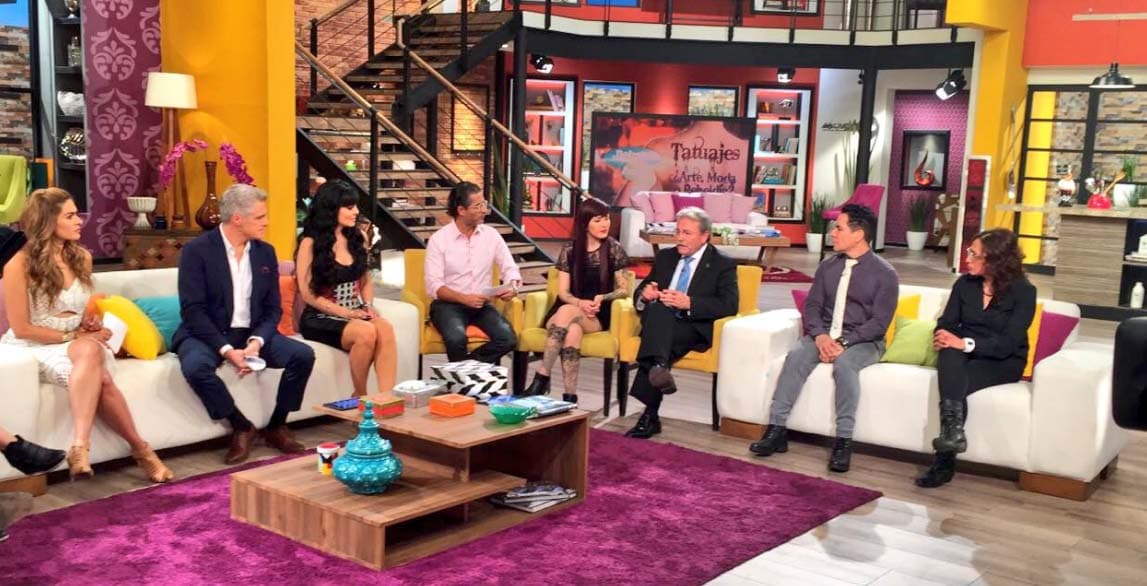 Todos muy atentos al debate sobre los tatuajes.