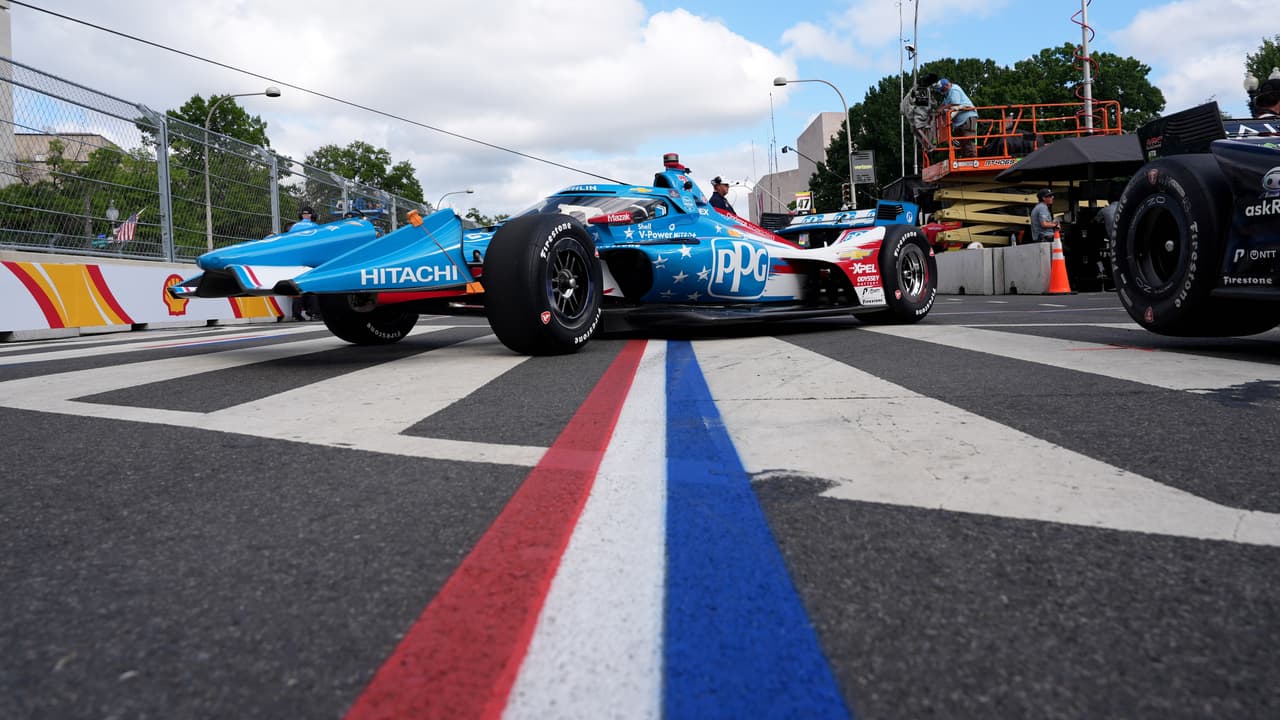 El coche del piloto de carreras Scott McLaughlin, antes de la carrera Freedom 250 Grand Prix. 
<br>
<br>
<br>Durante una declaración en la Casa Blanca el presidente se refirió sobre los autos que correrían de la siguiente manera: “sus magníficos coches harán rugir la libertad. Será una libertad que rugirá como nunca antes”, dijo el presidente Trump a principios de este mes mientras promocionaba el evento.