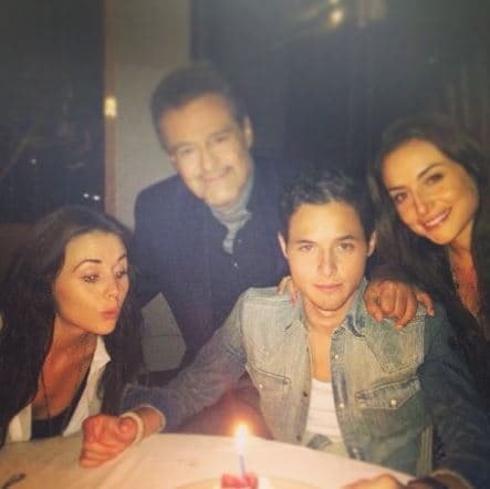 Sin embargo, forjar su carrera no fue sencillo porque sus padres le exigían terminar la escuela antes que ser actriz. 
<br>