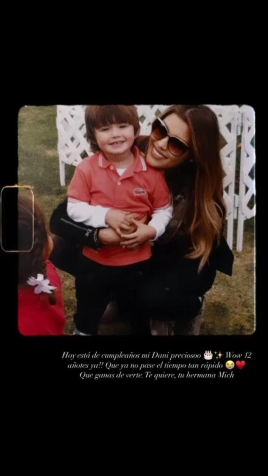 Ese mismo año le deseó feliz cumpleaños a Daniel con una foto de su infancia.
<br>