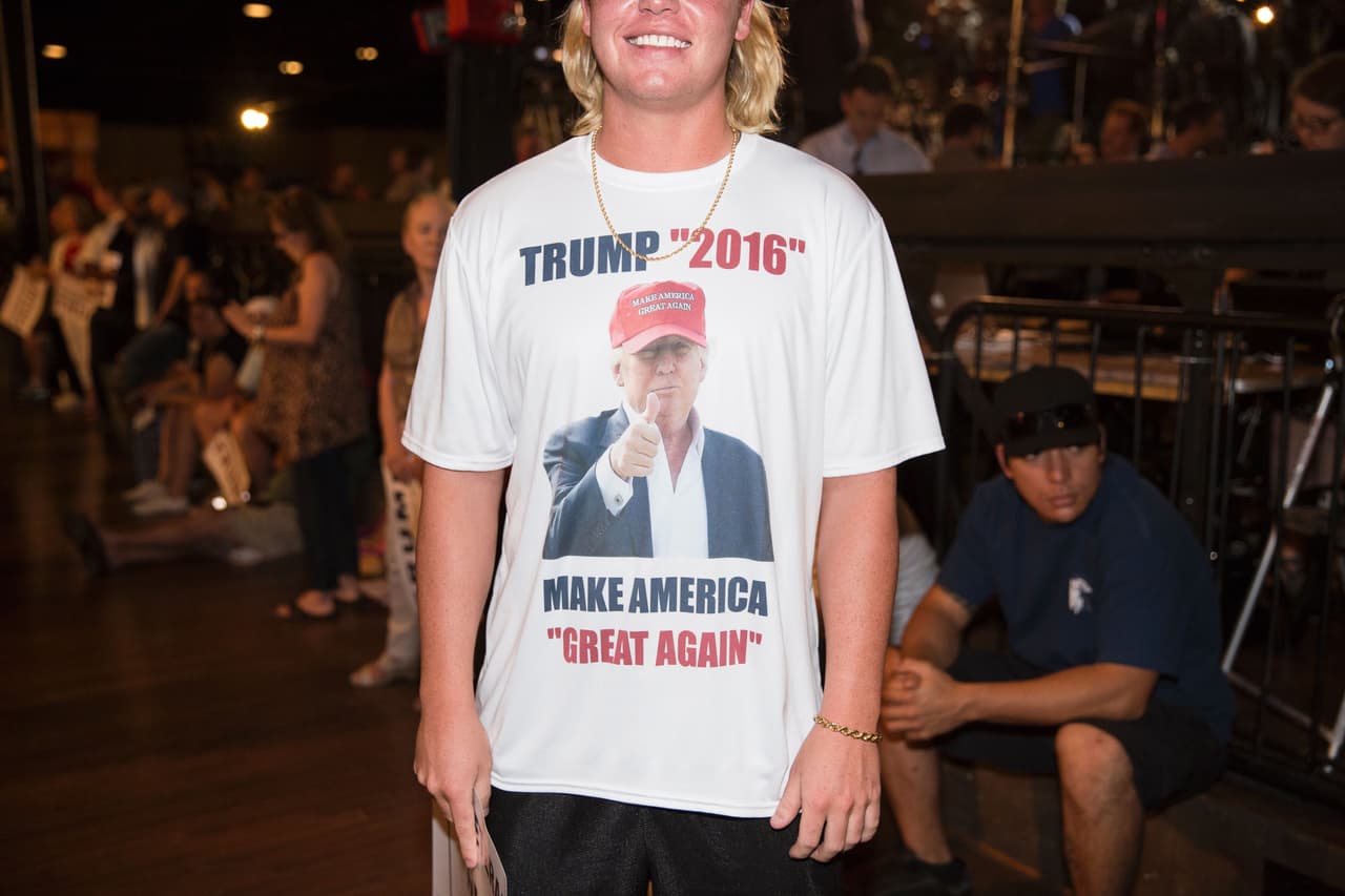 La nueva mercancía que promociona la campaña de Donald Trump fue hecha por American Apparel.