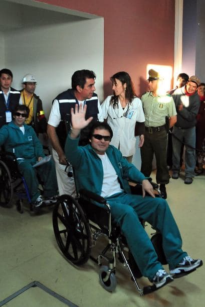 Una participante de un "reality show" chileno les ofreció un striptease, aunque Adriana Barrientos, la participante, dijo que el presente era opcional, según "La Prensa".