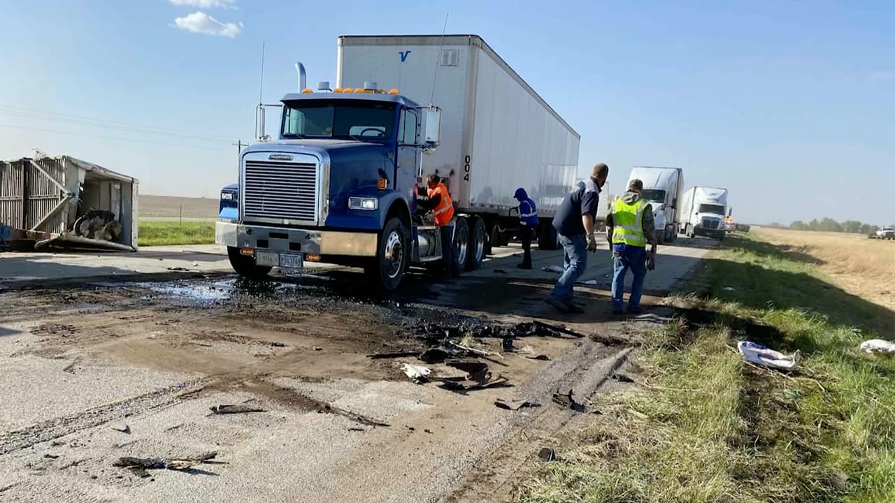 De entrada, el incidente se registró en un espacio amplio, abierto, donde hay muchas tierras de cultivo. En esta temporada del año, las tierras se aflojan y se preparan para siembre futura. Esta práctica afloja la tierra, lo que facilita la formación de polvo.