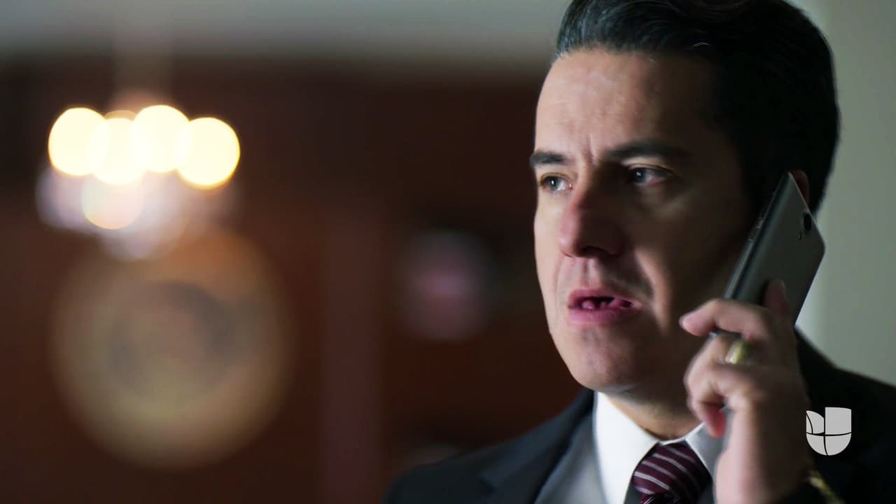 De inmediato recibió una llamada de atención de uno de los ex presidentes de México y Esteban prometió desmentir la información.