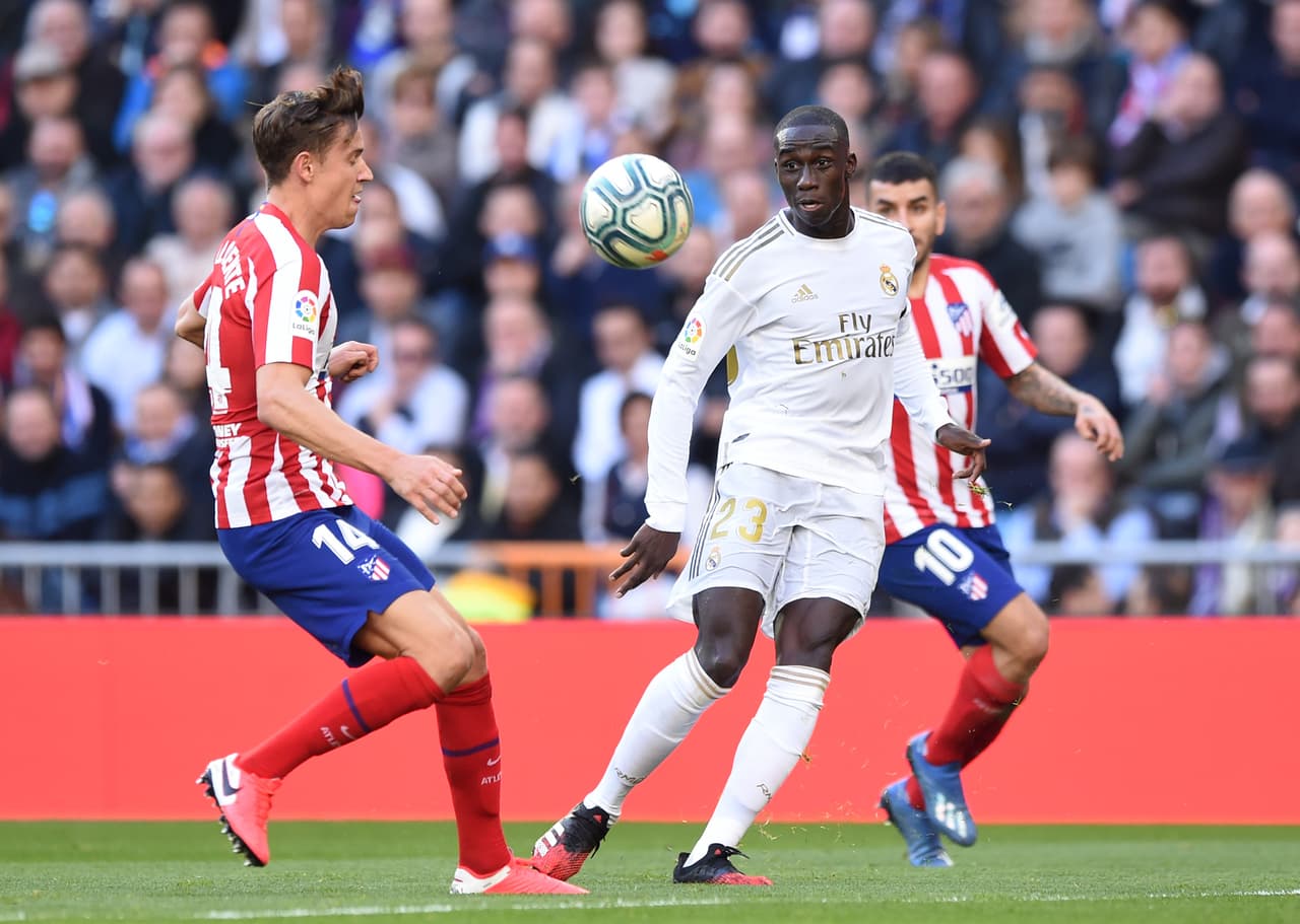 Real Madrid llegó a 49 unidades tras 22 partidos disputados en La Liga. Karim Benzema anotó al 56’.