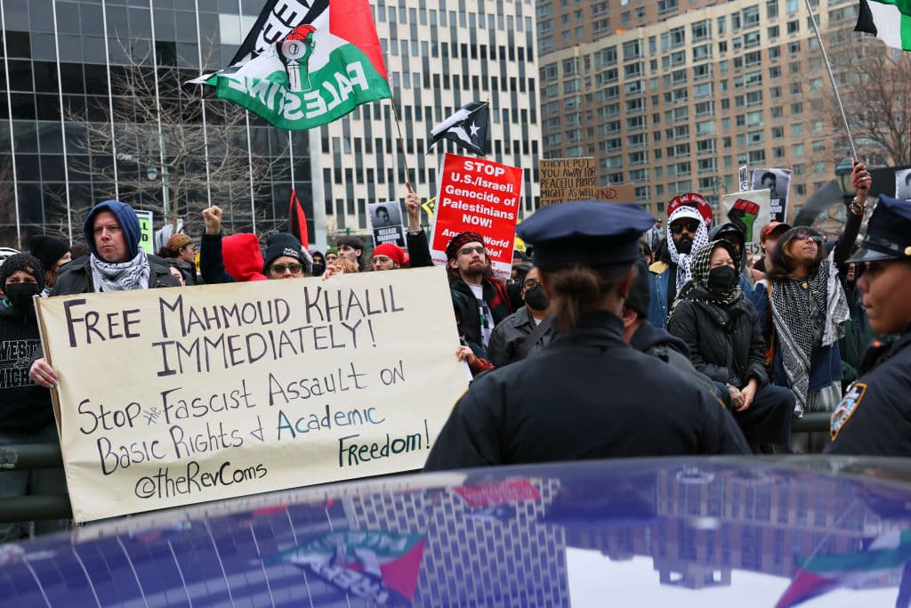 La secretaria de prensa de la Casa Blanca, Karoline Leavitt, precisó que la deportación se fundamenta en una sección de la Ley de Inmigración y Nacionalidad que otorga al Secretario de Estado la facultad de deportar extranjeros por motivos de política exterior.