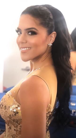 Este fue el resultado del trabajo de "un escuadrón" de estilistas que le ayudarón a verse más linda esa noche.