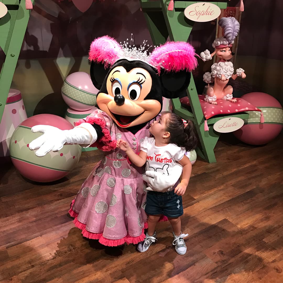 La pequeña de Ana Patricia estuvo completamente feliz cuando conoció en persona a sus personajes favoritos.