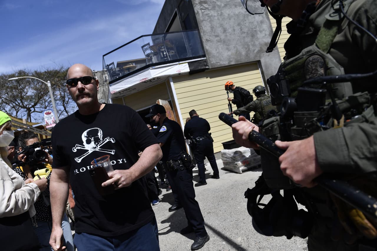 Según los organizadores, las marchas estaban destinadas a tomar una posición contra los medios de comunicación, el gobierno y las instituciones educativas que son "antiblancos".
<br>