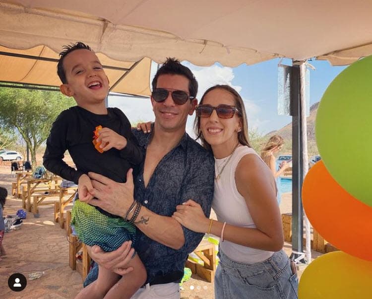 En junio de 2016, el cantante volvió a convertise en padre, Ian tiene 5 años y lo procreó junto a su actual pareja Cristina Literas.
<br>