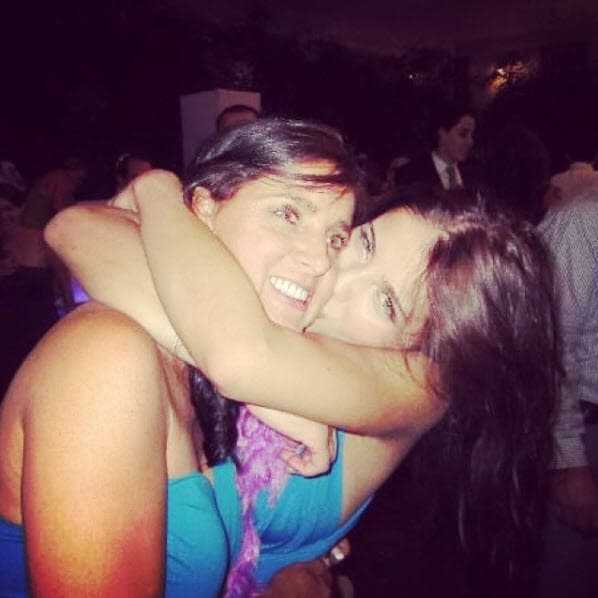 "Siempre dije que el cáncer no le da a una persona, le da a toda la familia. Por eso les suplico que se chequen, que como mujeres aprendamos a tocarnos para detectar alguna bolita a tiempo y sobre todo que cuidemos nuestra alimentación, nuestras emociones y pensamientos", agregó en la red social. 
<br>