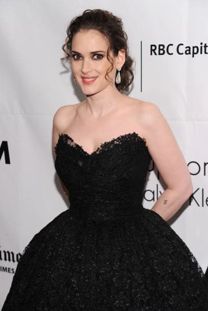 Un año después, Winona fue condenada a tres años de libertad condicional. Además, debió pagar 6,355 dólares a la tienda, así como cumplir con 480 horas de servicio comunitario. Luego del indicente, la actriz se sometió a terapia para tratar su cleptomanía.