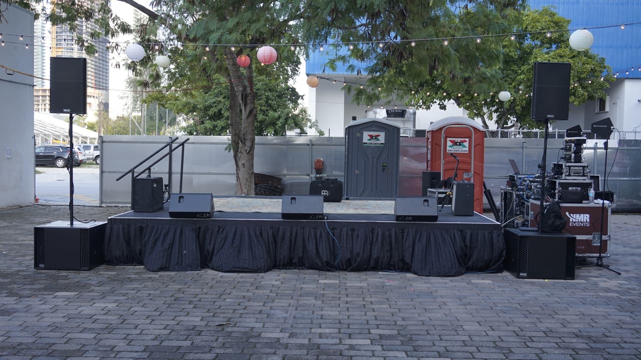 El escenario listo para los colombianos de 
<a href="https://www.instagram.com/monsieurperine/" target="_blank">Monsieur Periné</a> en Canvas, Miami, este 14 de diciembre del 2016.