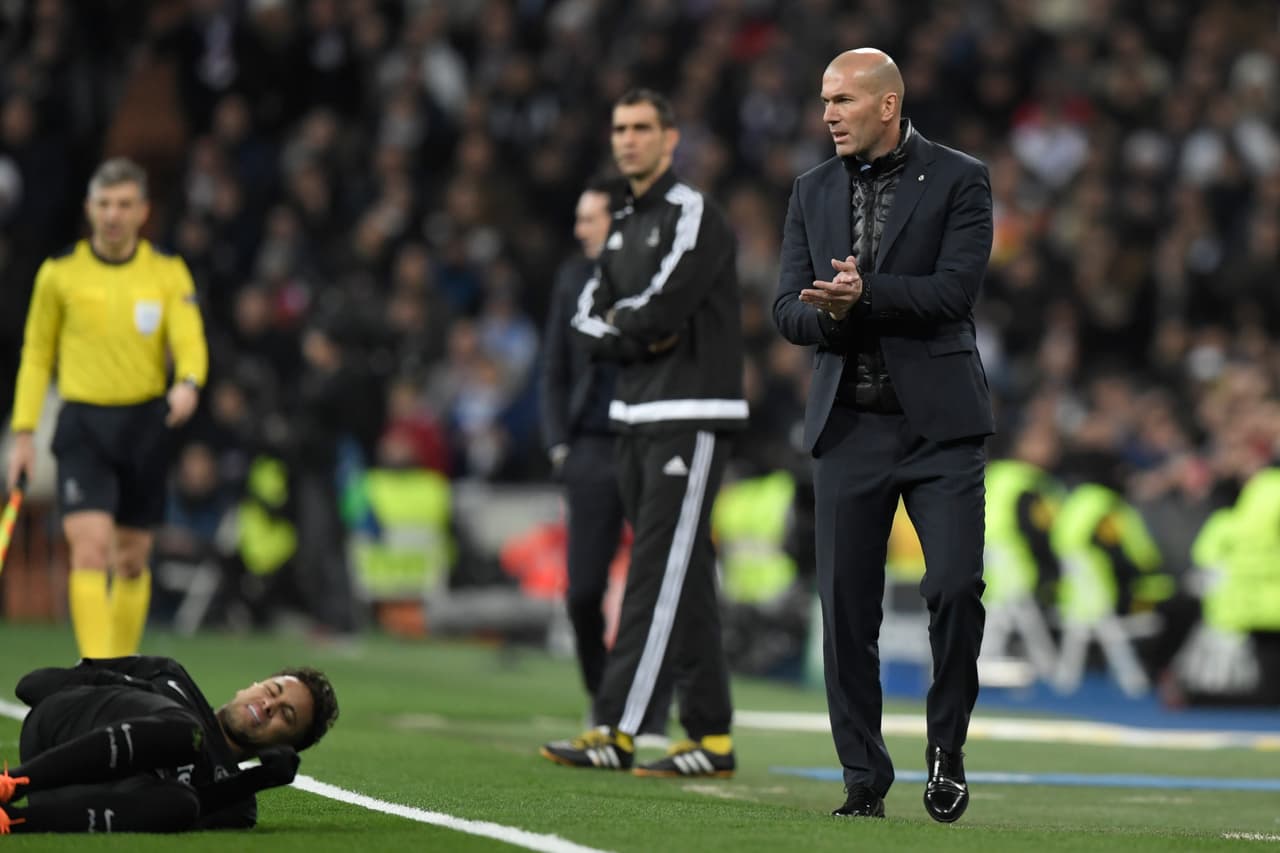 Zinedine Zidane sabía que tenía que cortar esos contragolpes para evitar complicaciones con el ataque de un peligroso PSG.