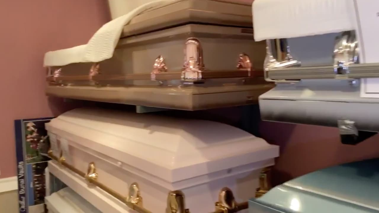 Agregó que antes no habían necesitado un espacio más grande para mantener los cuerpos.