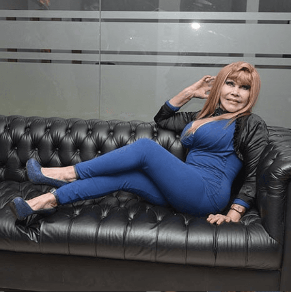 El fin de semana pasado, la cantante peruana publicó en 
<b><a href="https://www.instagram.com/tigresadeloriente/" target="_blank">Instagram</a></b> algunas fotografías del festejo, que incluyó desde el vestido rosa de 15 años, hasta dos pasteles y chambelanes con atuendos de cadete.