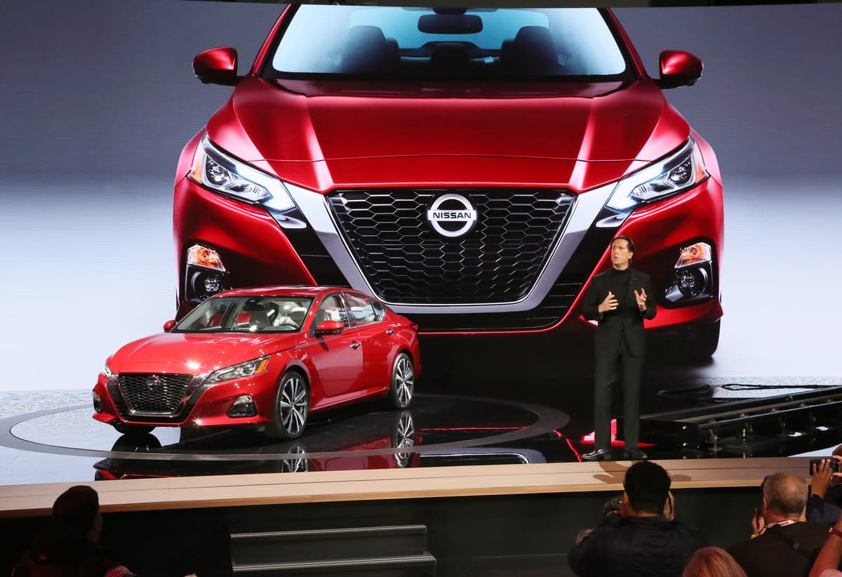 Con esto, el sedán tiene un 
<b>paquete de seguridad completo </b>y se suma a asistencias de intervención y monitoreo para seguridad frontal, lateral y posterior como frenado de emergencia automático con detección de peatones, advertencia de salida de carril, alerta de tráfico cruzado, entre otros.