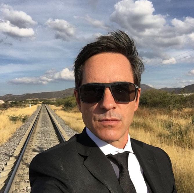 "Vuela y vuela alto mi querido maestrín, así nos gustaba decirnos. Te amo papá. Nosotros no temblamos ante la muerte, sabemos que vivir no es tan solo respirar", concluyó su mensaje.