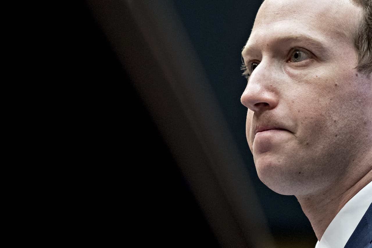 Zuckerberg hace comentarios confusos sobre los negadores del Holocausto y desata una tormenta
