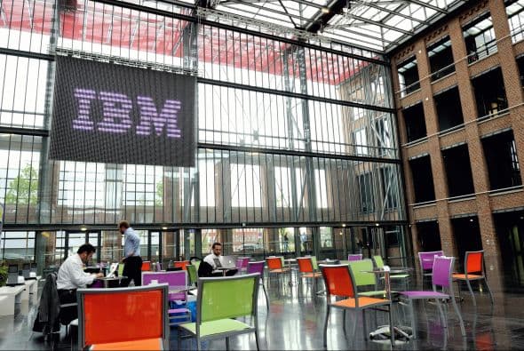 El ránking fue elaborado por la revista 24/7 WallStreet, en base a las patentes registradas por la Oficina de Patentes y Marcas de EEUU. 1. IBM lleva 21 años como la empresa que ha registrado más patentes en el mundo. Patentes en 2013: 6.809 País: Estados Unidos Ventas: 104.500 millones de dólares Tamaño: 34 más grande del mundo