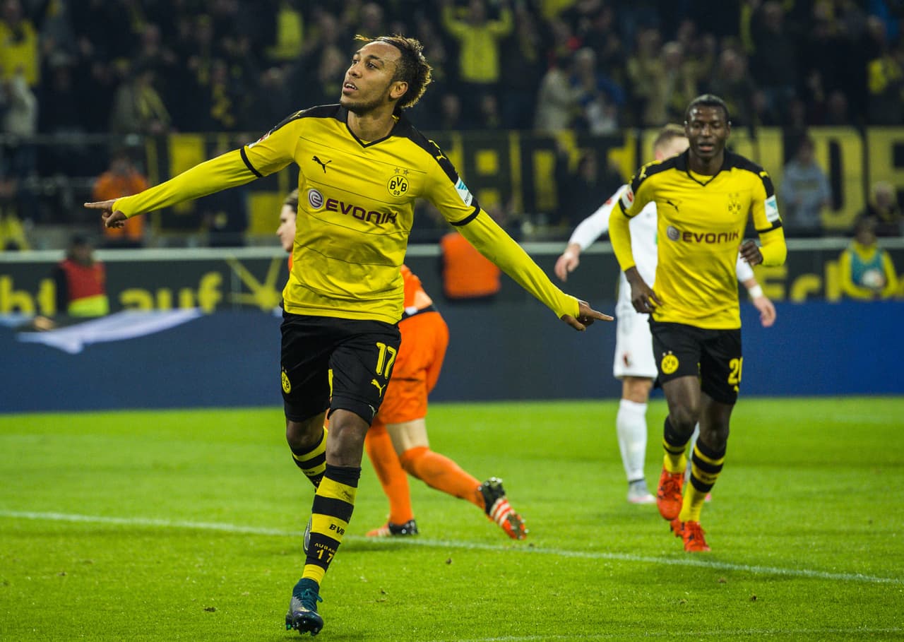 El Dortmund golea al Augsburgo y sigue el ritmo de Bayern con nuevo triplete de Aubameyang